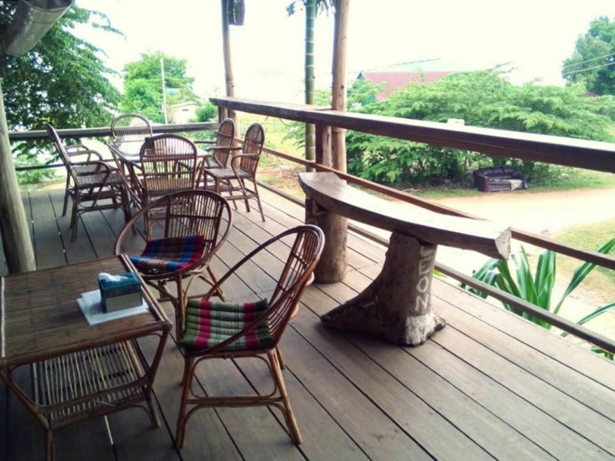 Kepmandou Lounge-Bar Bed and Breakfast Εξωτερικό φωτογραφία